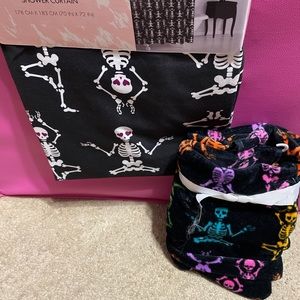 Betsey Johnson shower curtain and hand towels